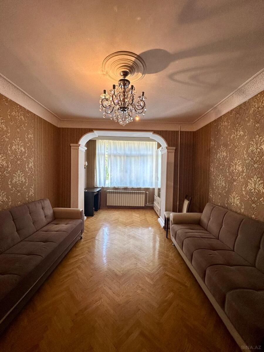 3 otaqlı Köhnə tikili, 8-ci mikrorayon q., Bakı