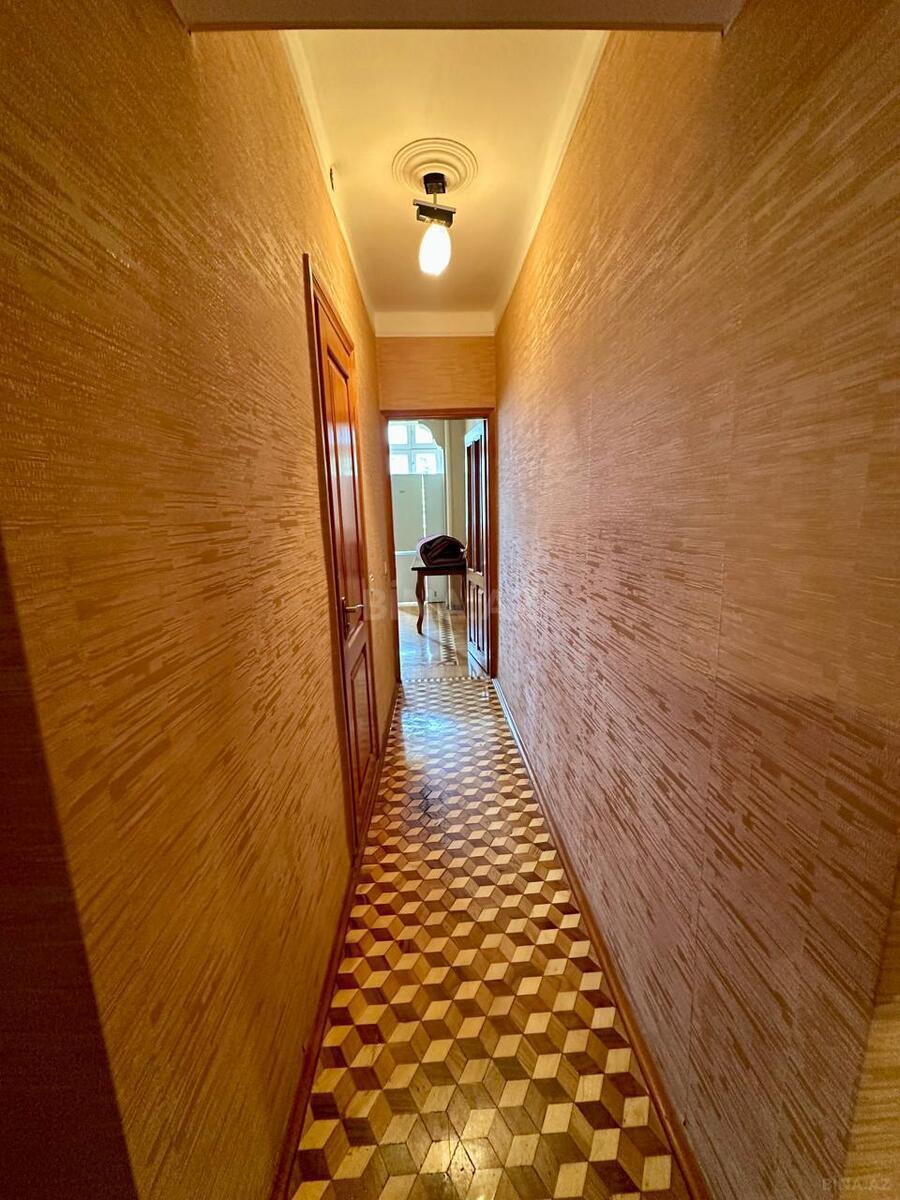 3 otaqlı Köhnə tikili, 8-ci mikrorayon q., Bakı