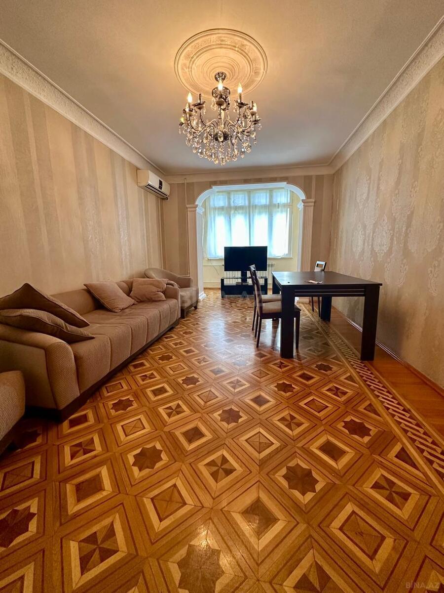 3 otaqlı Köhnə tikili, 8-ci mikrorayon q., Bakı