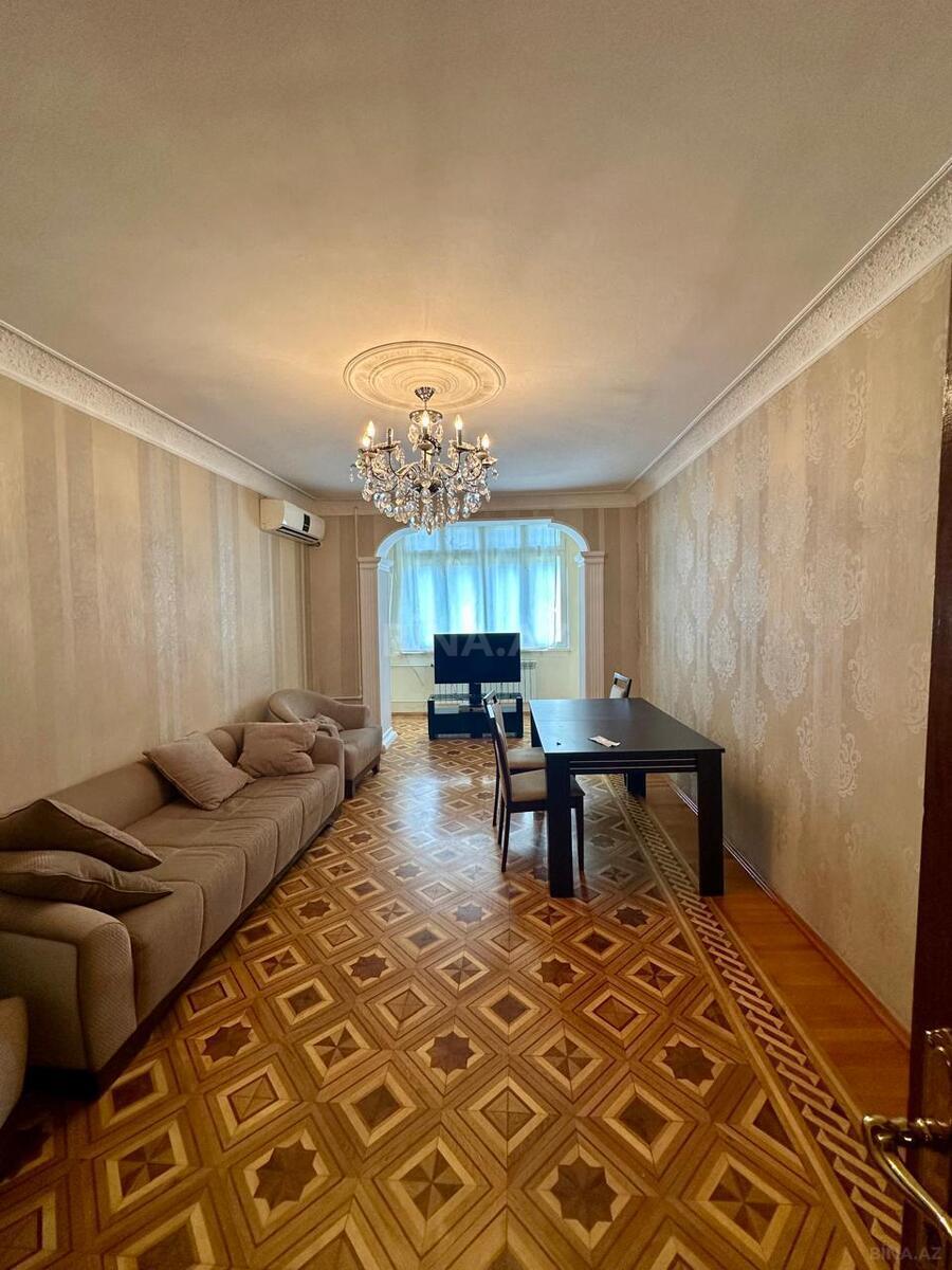 3 otaqlı Köhnə tikili, 8-ci mikrorayon q., Bakı