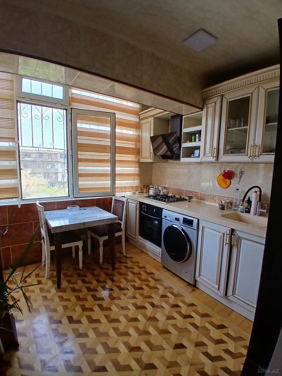 3 otaqlı Köhnə tikili, Qaraçuxur q., Bakı