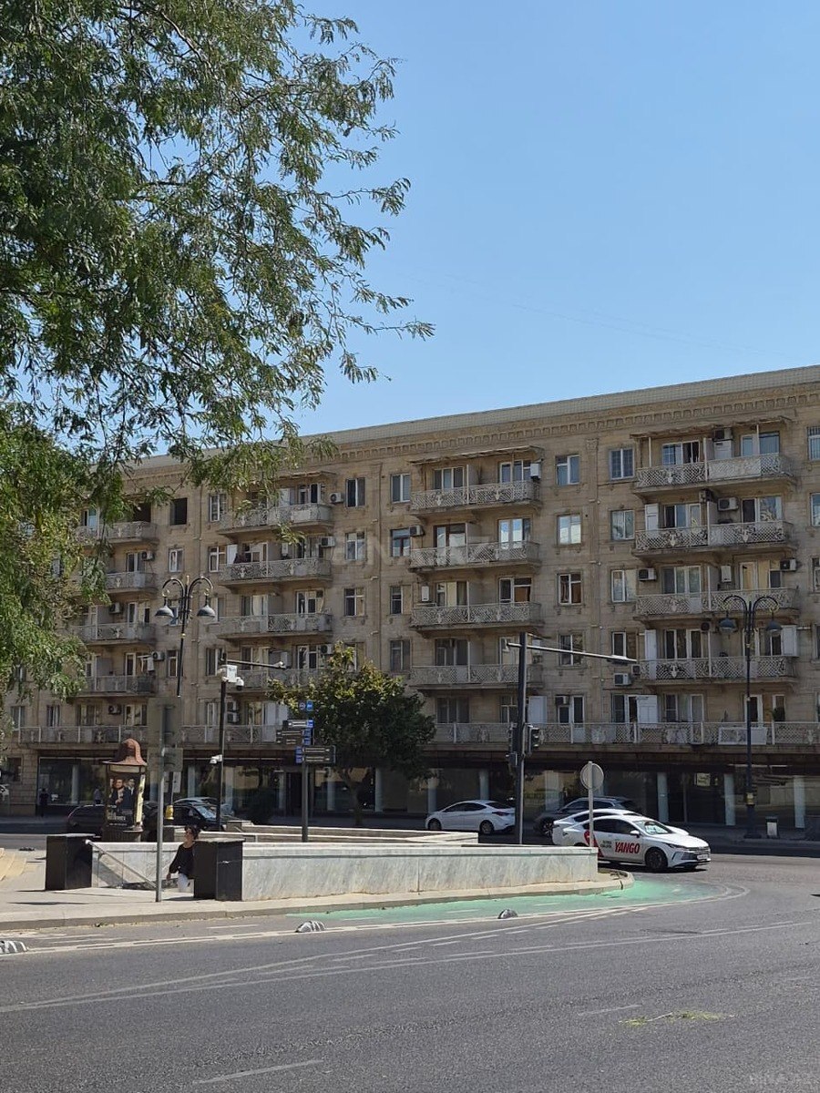 2 otaqlı Köhnə tikili, Nizami m., Bakı