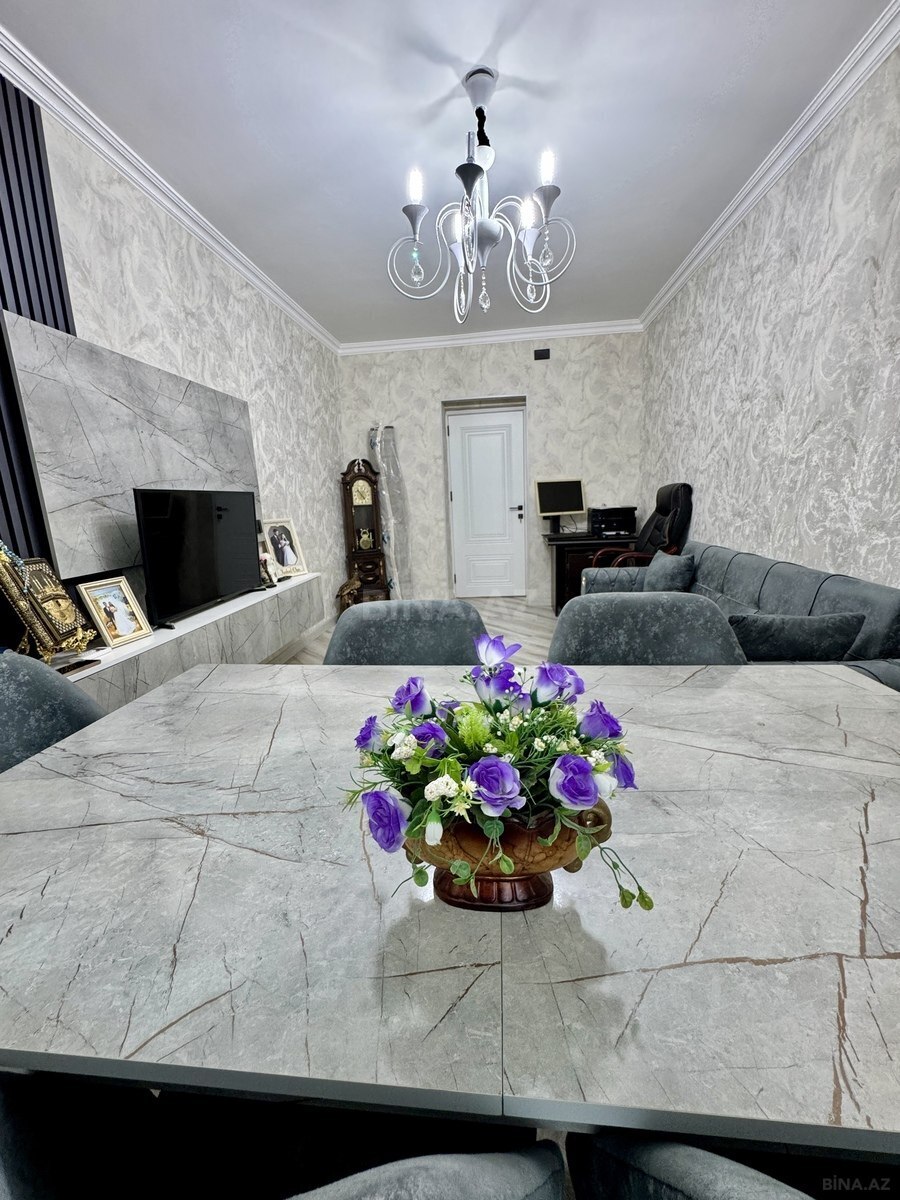 3 otaqlı Köhnə tikili, Bakıxanov q., Bakı