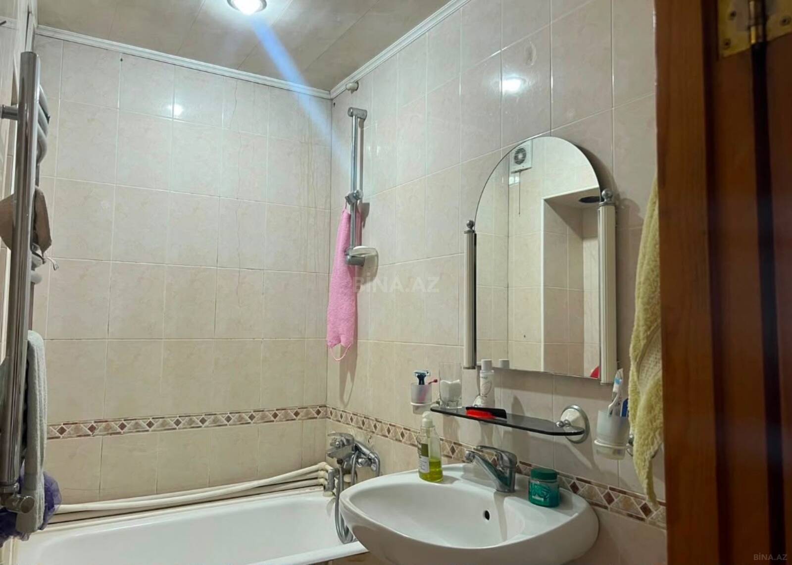 2 otaqlı Köhnə tikili, Xalqlar Dostluğu m., Bakı