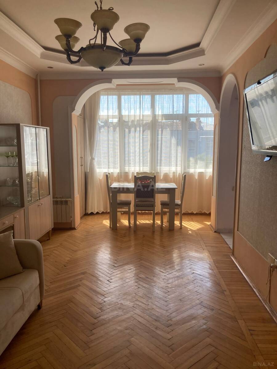 3 otaqlı Köhnə tikili, 28 May m., Bakı