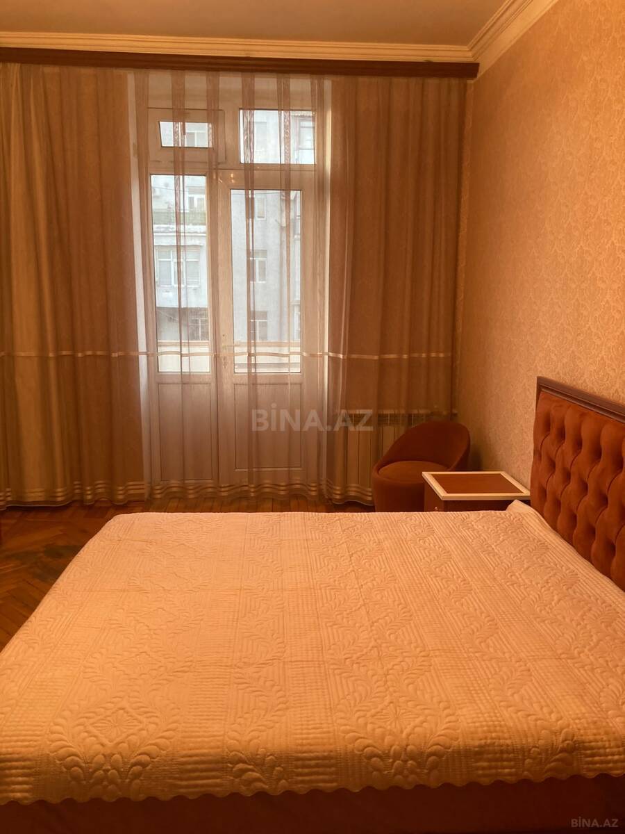 3 otaqlı Köhnə tikili, 28 May m., Bakı