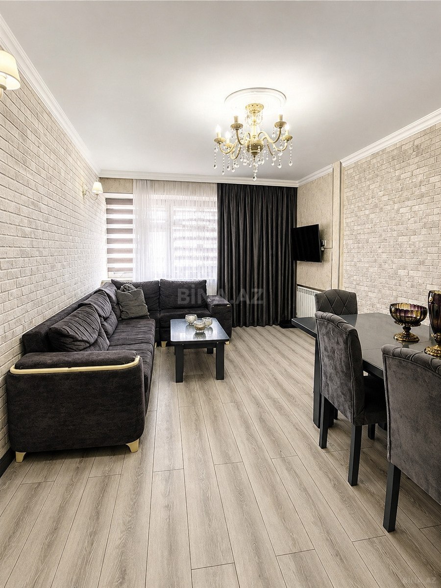 3 otaqlı Köhnə tikili, Memar Əcəmi m., Bakı