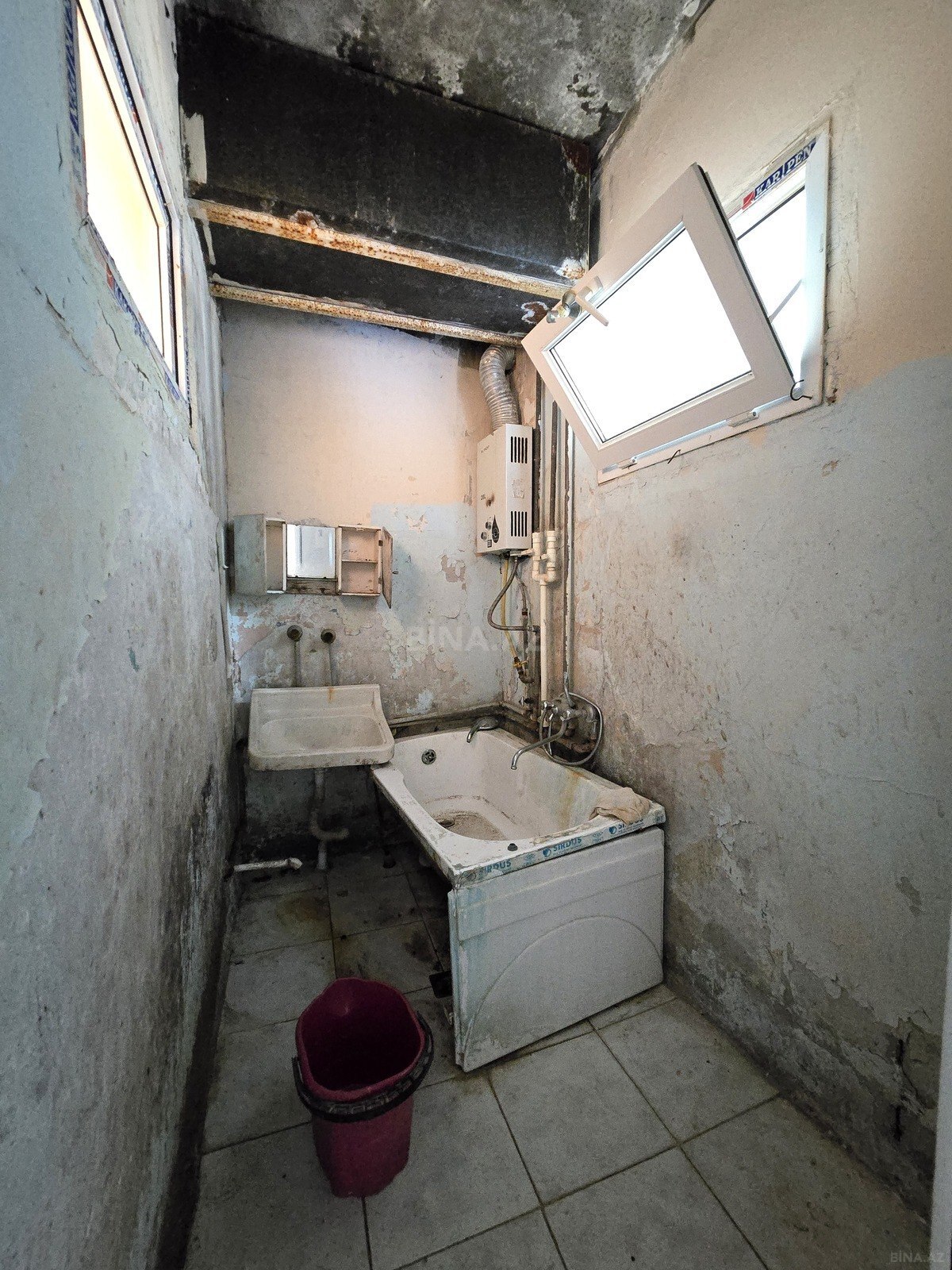 2 otaqlı Köhnə tikili, Bakıxanov q., Bakı