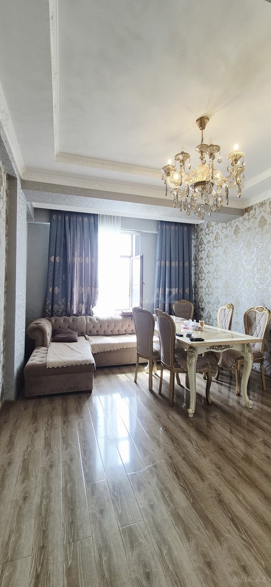 3 otaqlı Yeni tikili, Xırdalan