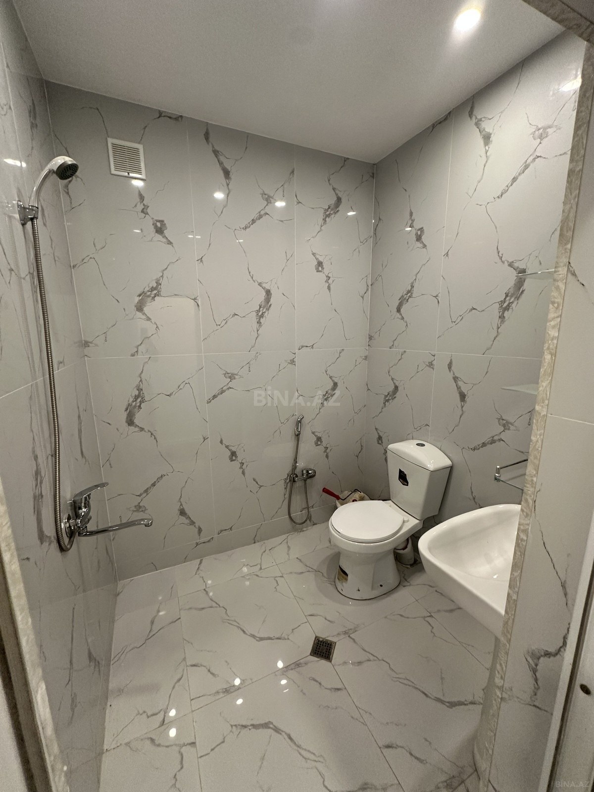 2 otaqlı Köhnə tikili, Neftçilər m., Bakı