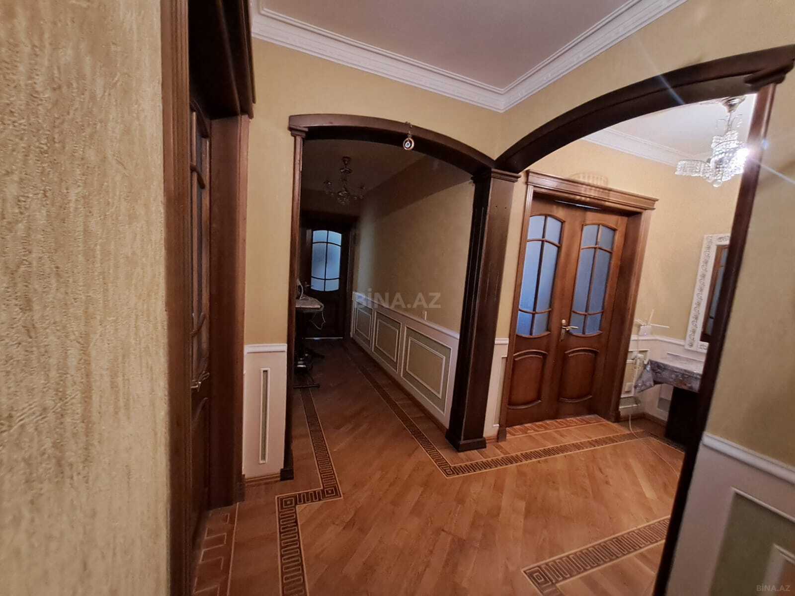5 otaqlı Köhnə tikili, Xalqlar Dostluğu m., Bakı