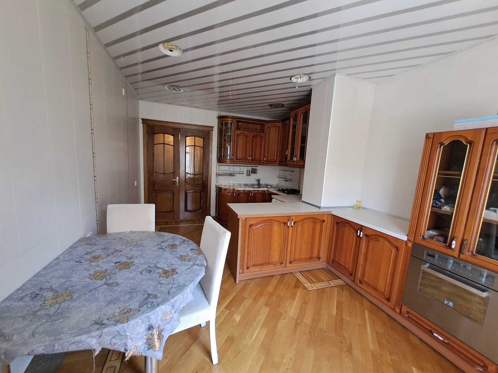 5 otaqlı Köhnə tikili, Xalqlar Dostluğu m., Bakı
