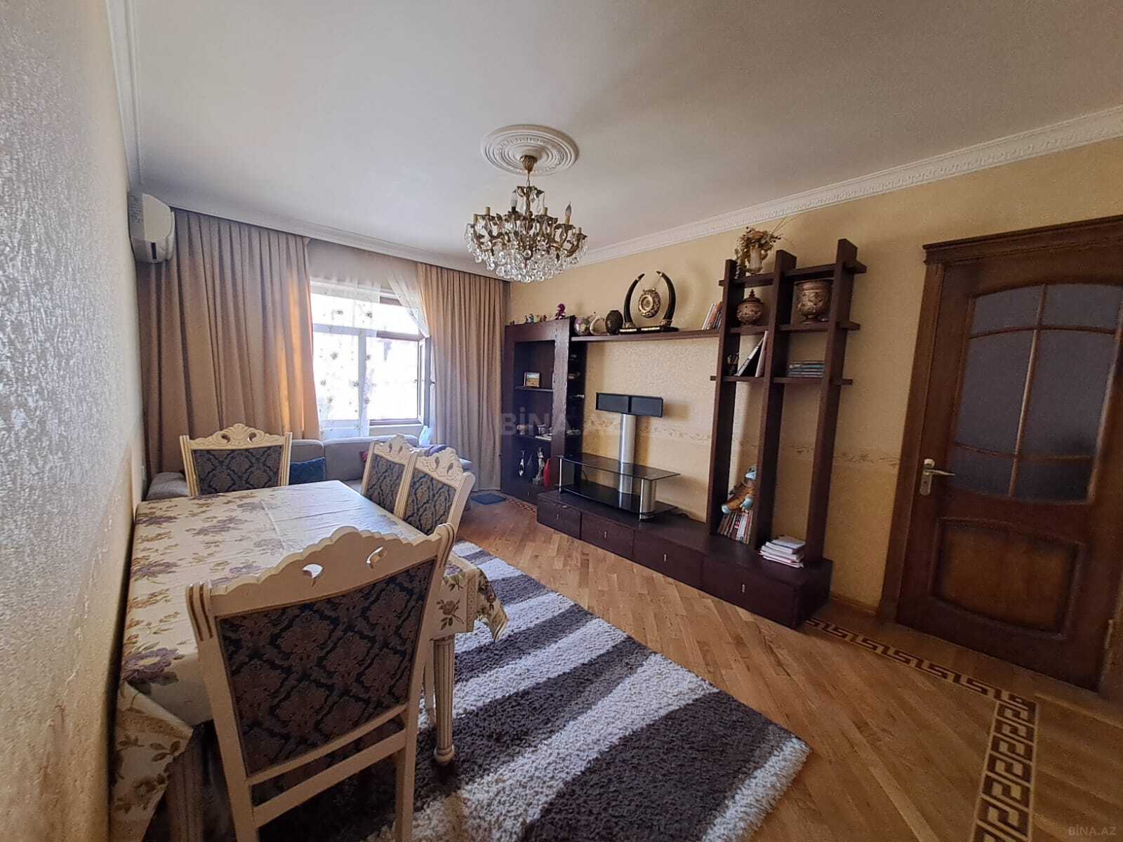 5 otaqlı Köhnə tikili, Xalqlar Dostluğu m., Bakı