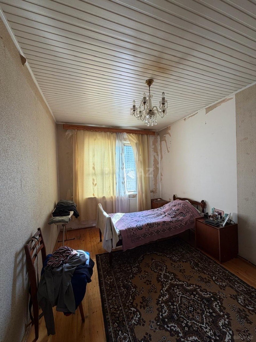 3 otaqlı Köhnə tikili, Bakıxanov q., Bakı