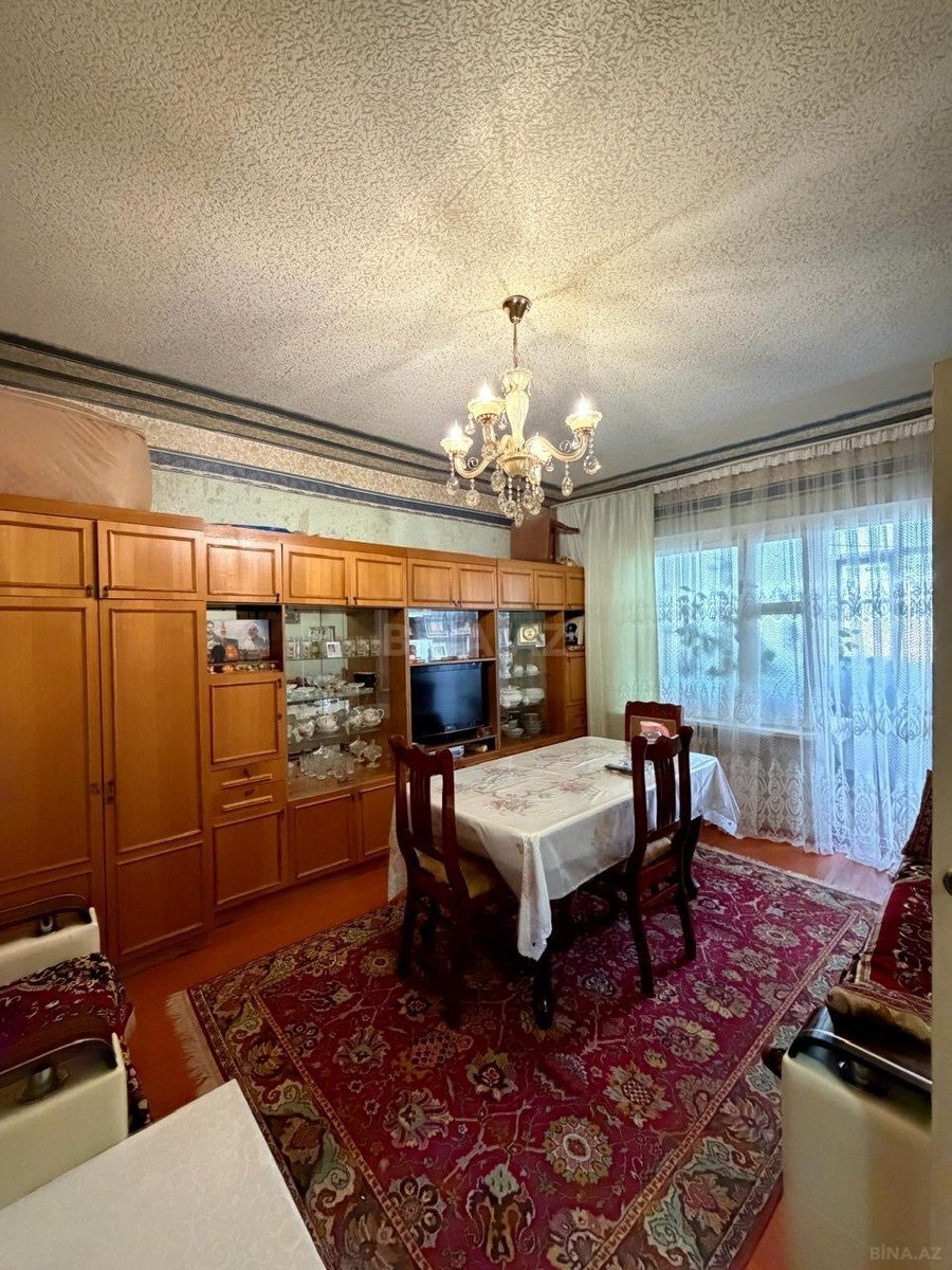 3 otaqlı Köhnə tikili, Bakıxanov q., Bakı