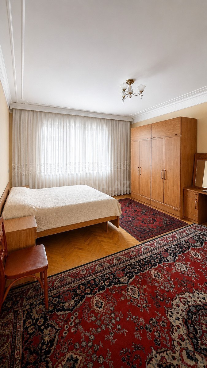 3 otaqlı Köhnə tikili, Qara Qarayev m., Bakı