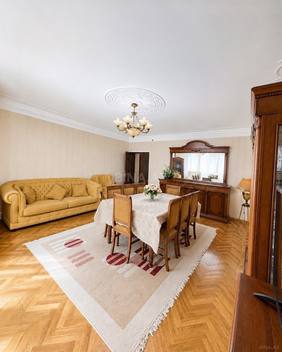 3 otaqlı Köhnə tikili, Qara Qarayev m., Bakı
