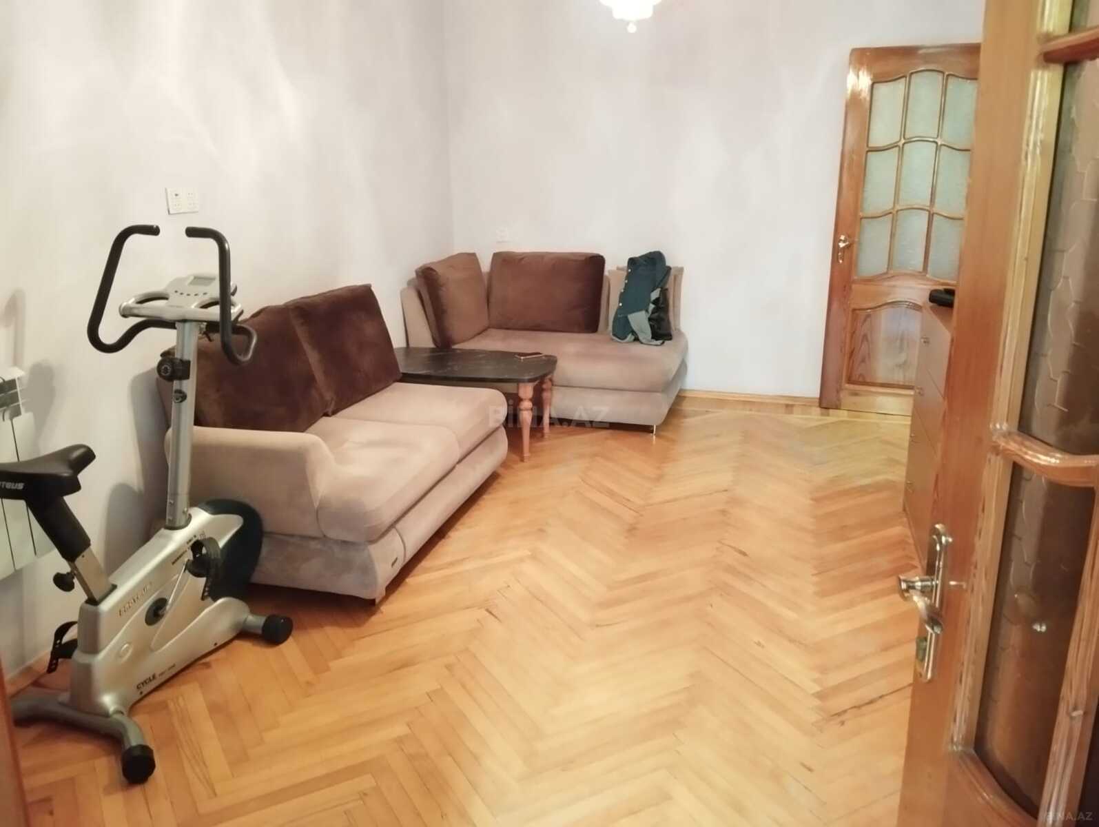 1 otaqlı Köhnə tikili, Elmlər Akademiyası m., Bakı