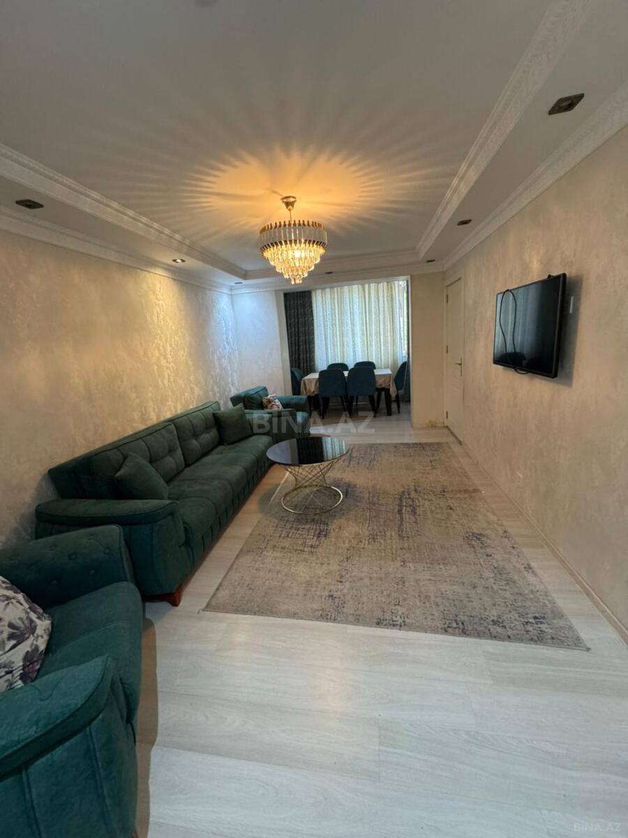 3 otaqlı Köhnə tikili, Qara Qarayev m., Bakı