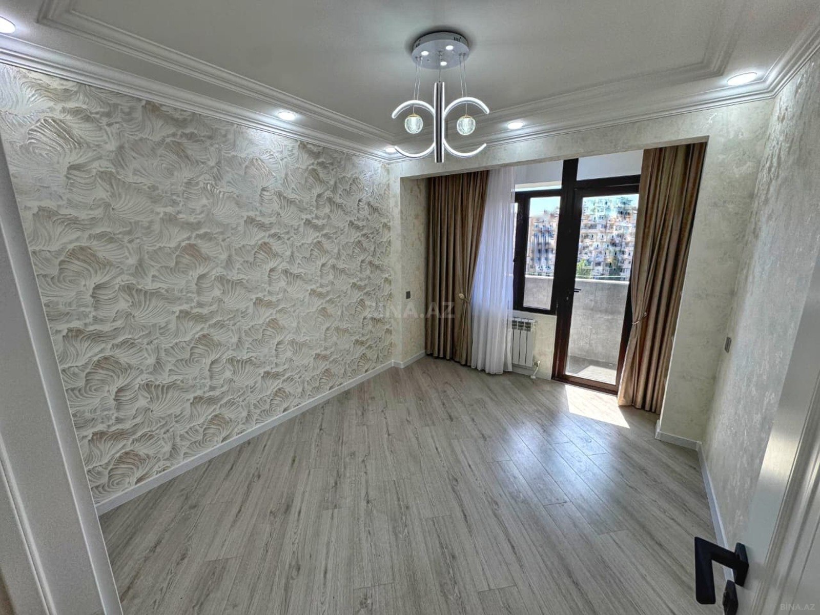3 otaqlı Köhnə tikili, Xalqlar Dostluğu m., Bakı