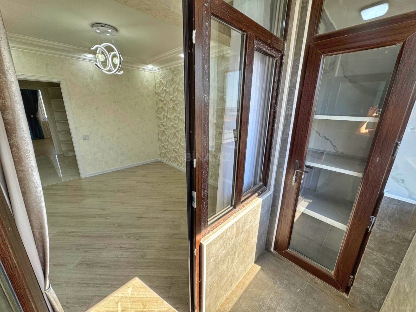 3 otaqlı Köhnə tikili, Xalqlar Dostluğu m., Bakı