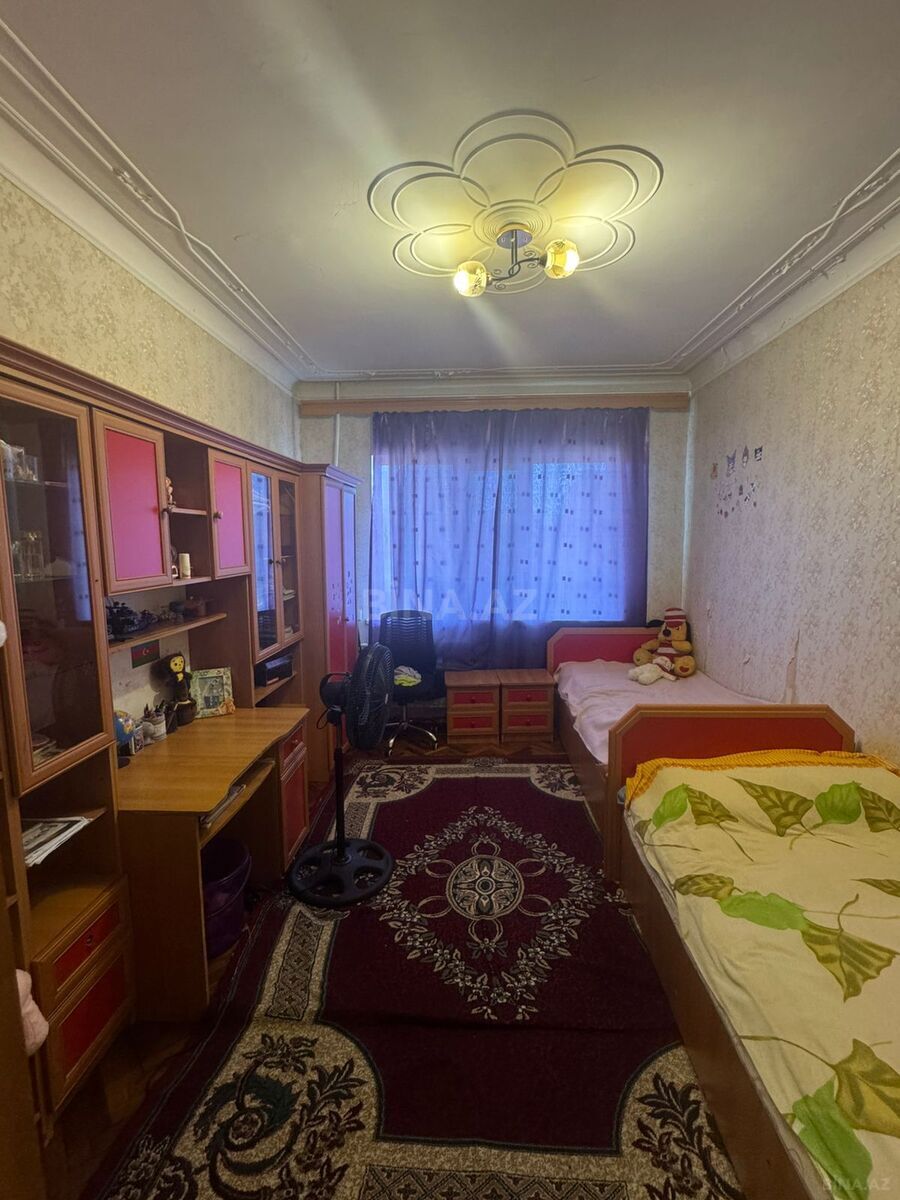 5 otaqlı Köhnə tikili, Xalqlar Dostluğu m., Bakı