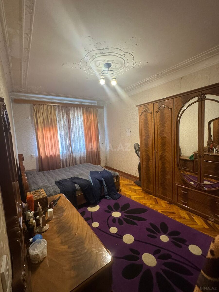 5 otaqlı Köhnə tikili, Xalqlar Dostluğu m., Bakı