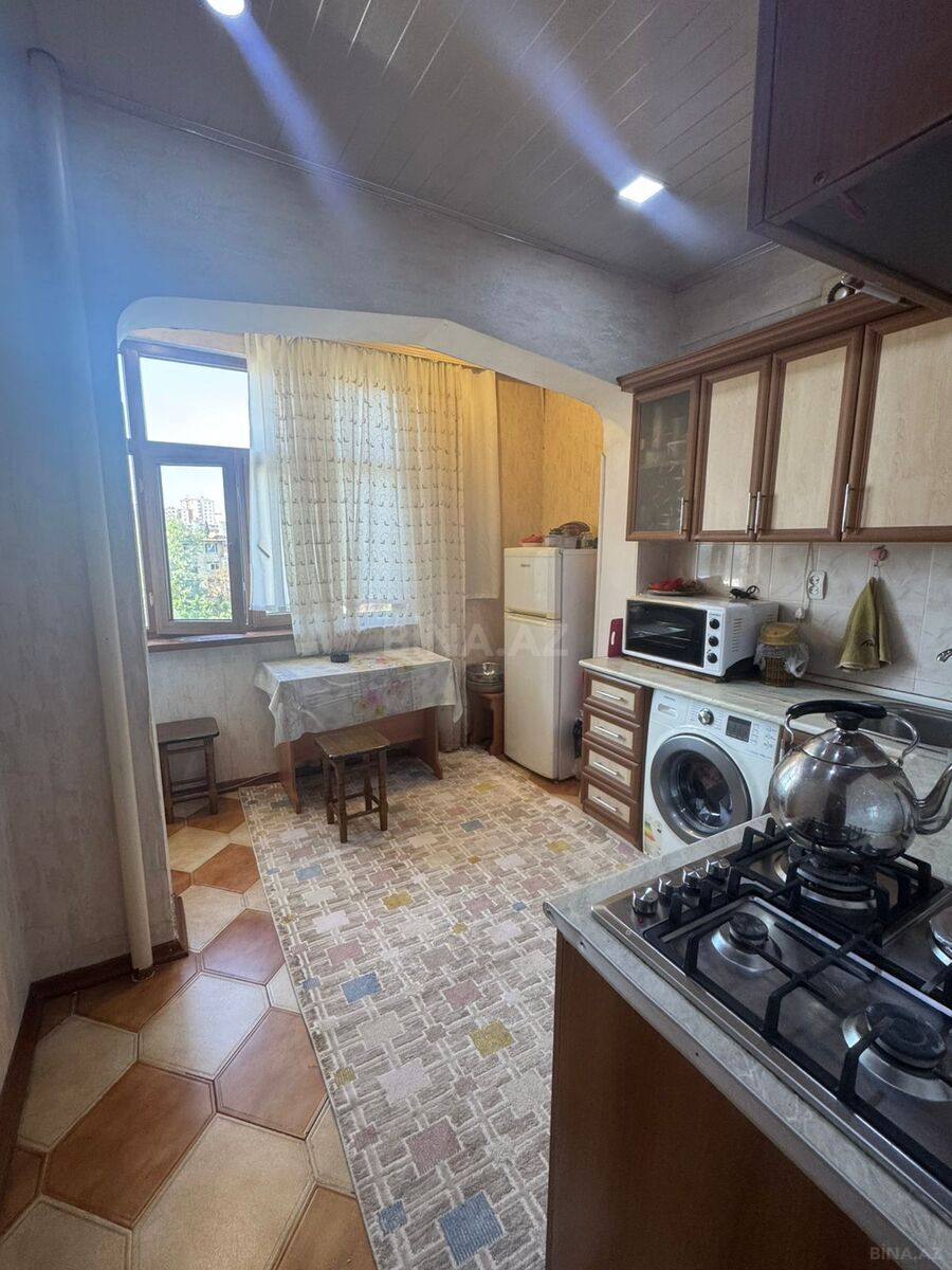 5 otaqlı Köhnə tikili, Xalqlar Dostluğu m., Bakı