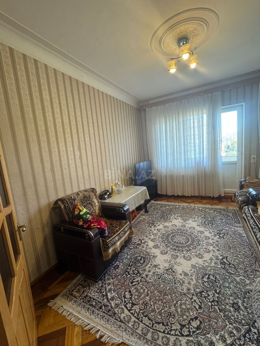 5 otaqlı Köhnə tikili, Xalqlar Dostluğu m., Bakı