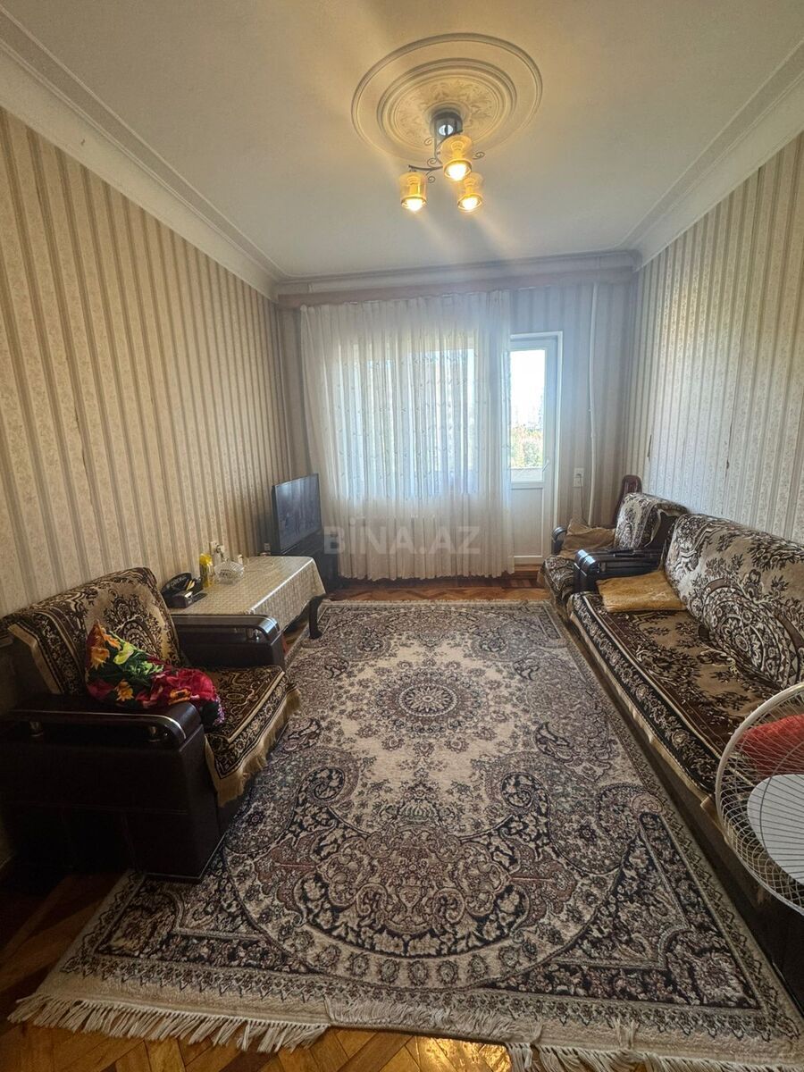 5 otaqlı Köhnə tikili, Xalqlar Dostluğu m., Bakı