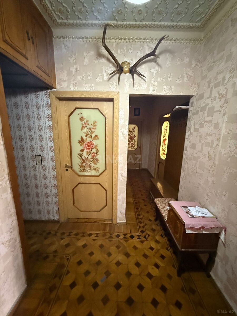 5 otaqlı Köhnə tikili, Xalqlar Dostluğu m., Bakı