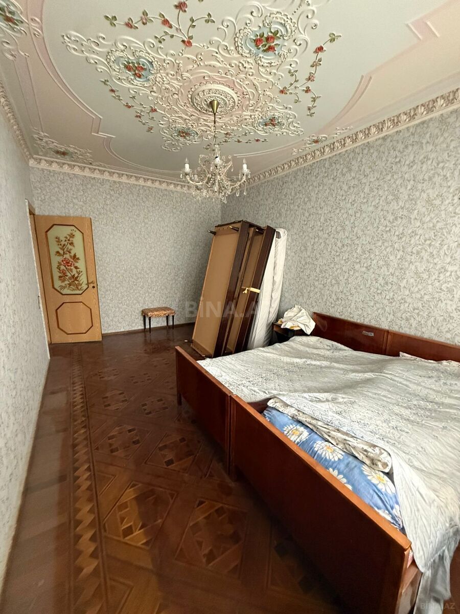 5 otaqlı Köhnə tikili, Xalqlar Dostluğu m., Bakı