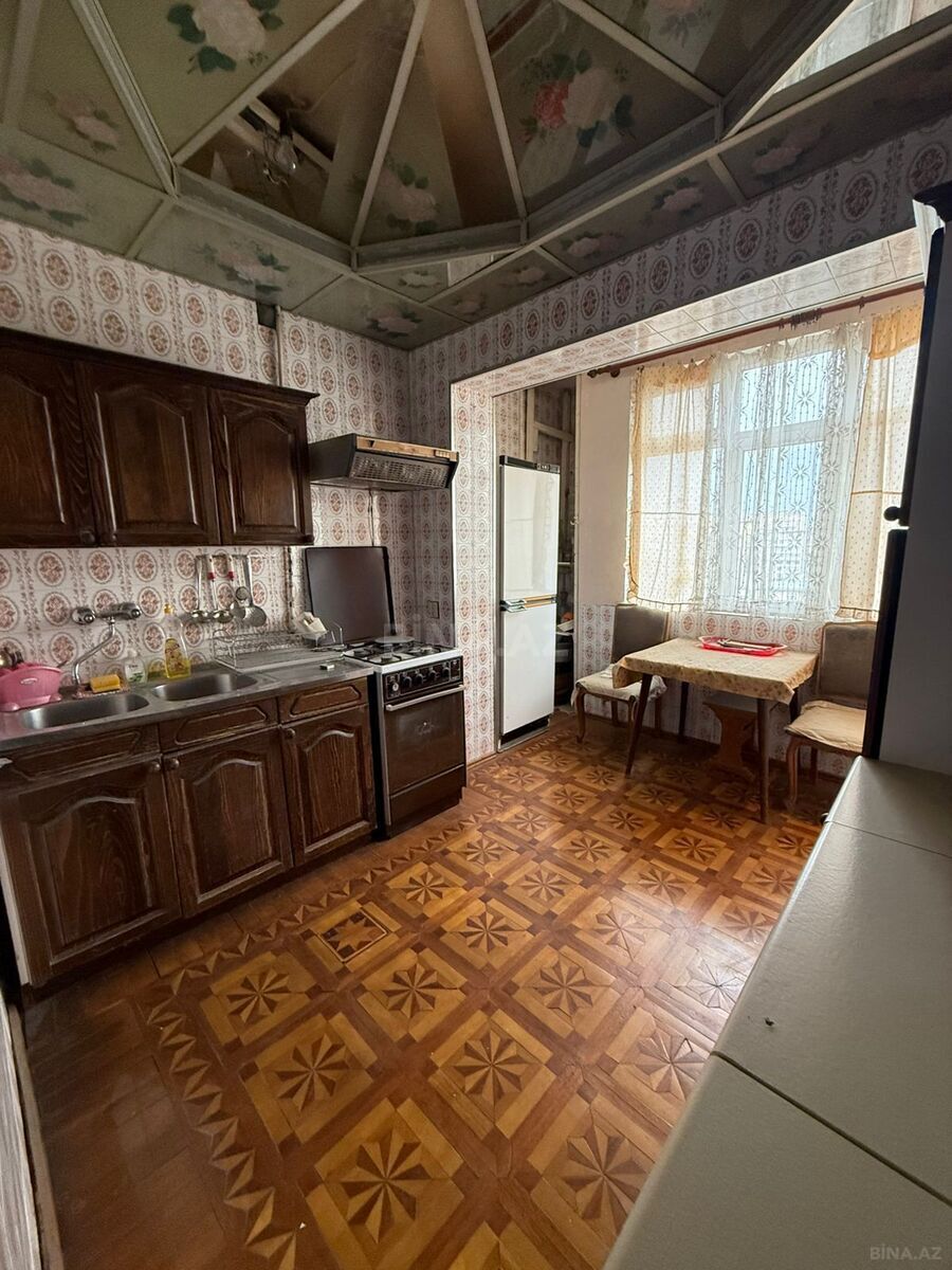 5 otaqlı Köhnə tikili, Xalqlar Dostluğu m., Bakı
