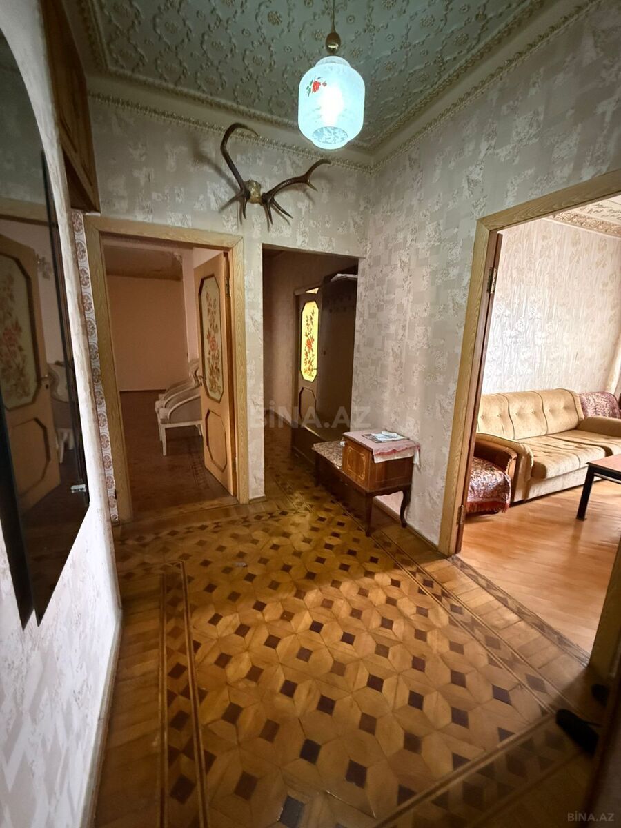 5 otaqlı Köhnə tikili, Xalqlar Dostluğu m., Bakı