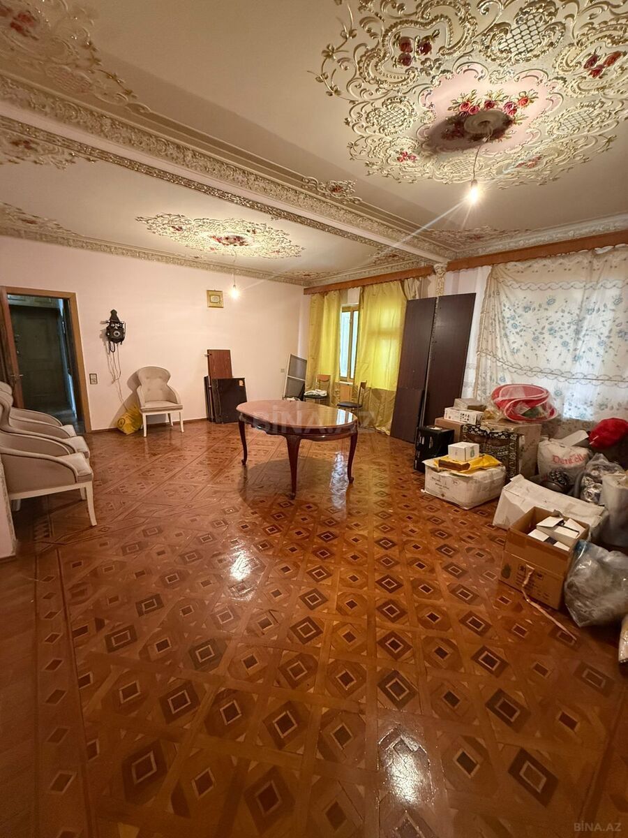 5 otaqlı Köhnə tikili, Xalqlar Dostluğu m., Bakı
