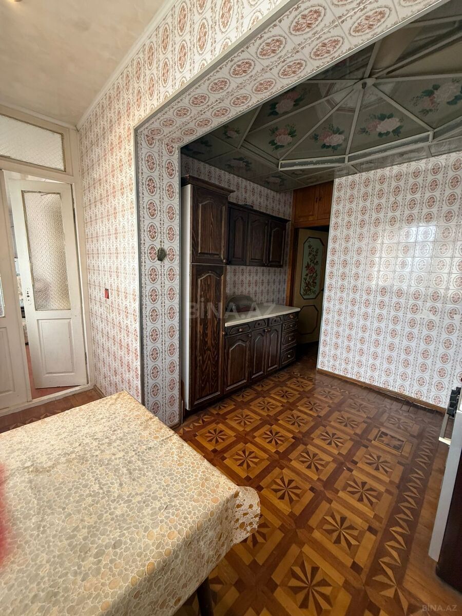 5 otaqlı Köhnə tikili, Xalqlar Dostluğu m., Bakı