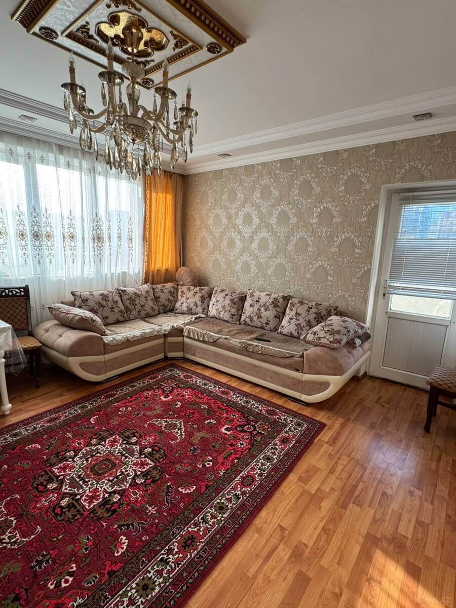 3 otaqlı Köhnə tikili, Şah İsmayıl Xətai m., Bakı