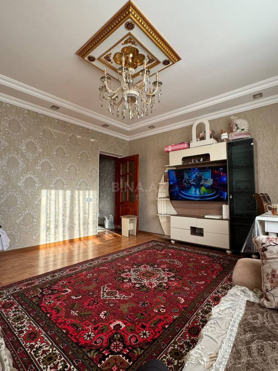 3 otaqlı Köhnə tikili, Şah İsmayıl Xətai m., Bakı