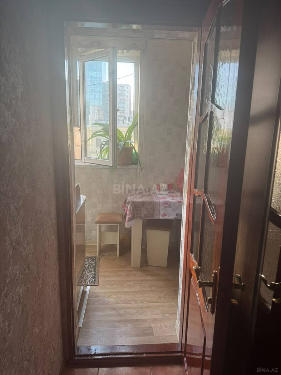 3 otaqlı Köhnə tikili, Şah İsmayıl Xətai m., Bakı