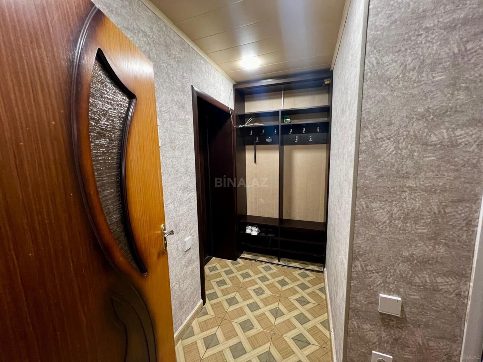 2 otaqlı Köhnə tikili, Qara Qarayev m., Bakı