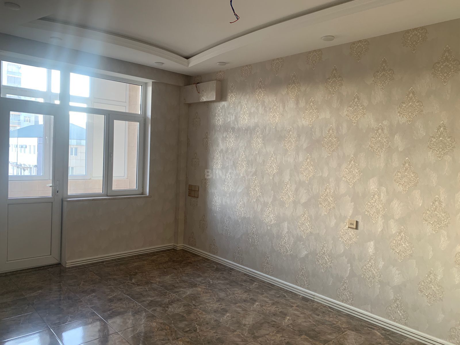 4 otaqlı Yeni tikili, Xırdalan