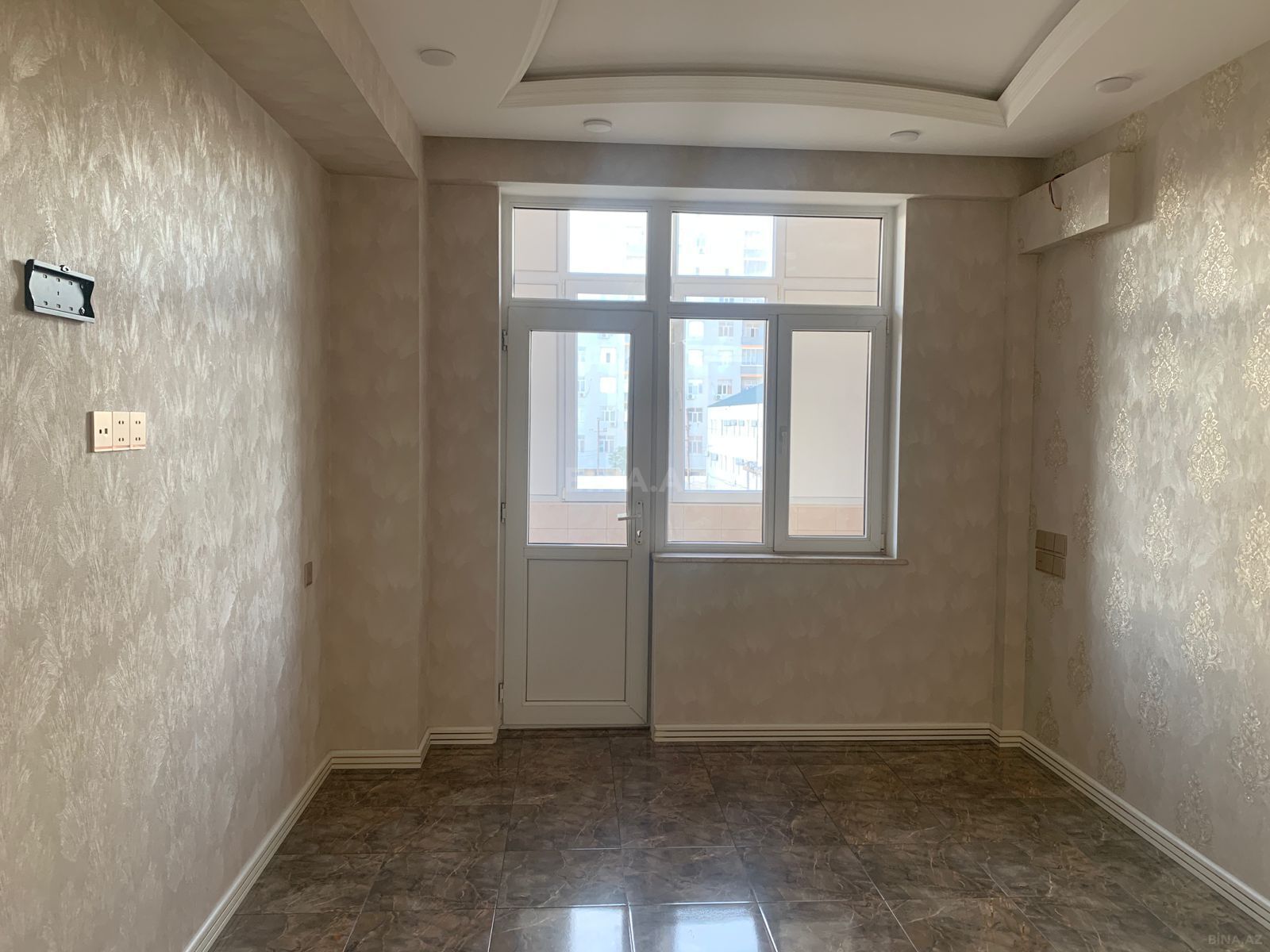 4 otaqlı Yeni tikili, Xırdalan