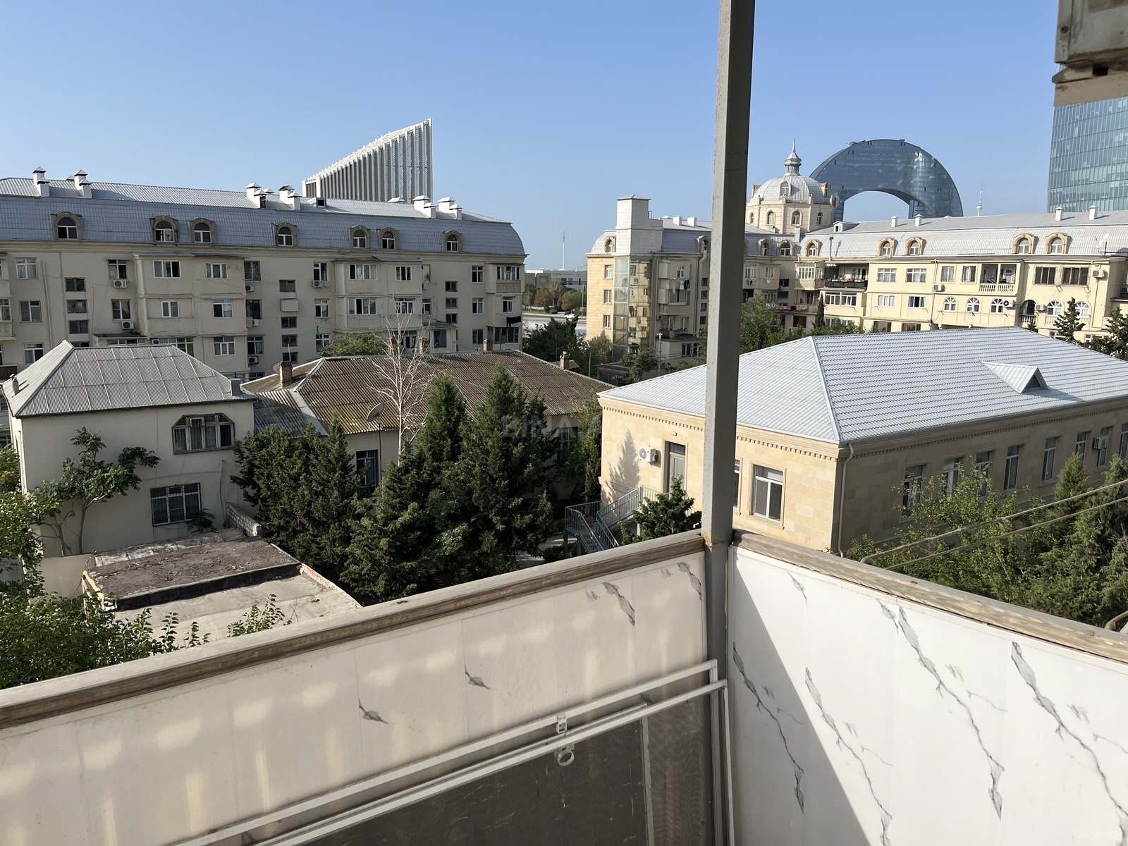 1 otaqlı Köhnə tikili, Şah İsmayıl Xətai m., Bakı
