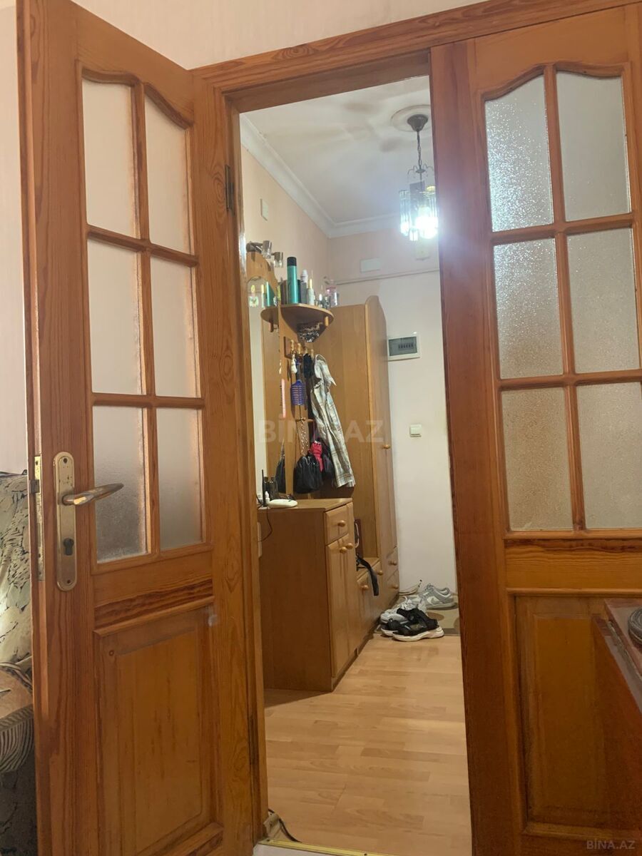 3 otaqlı Köhnə tikili, Qara Qarayev m., Bakı