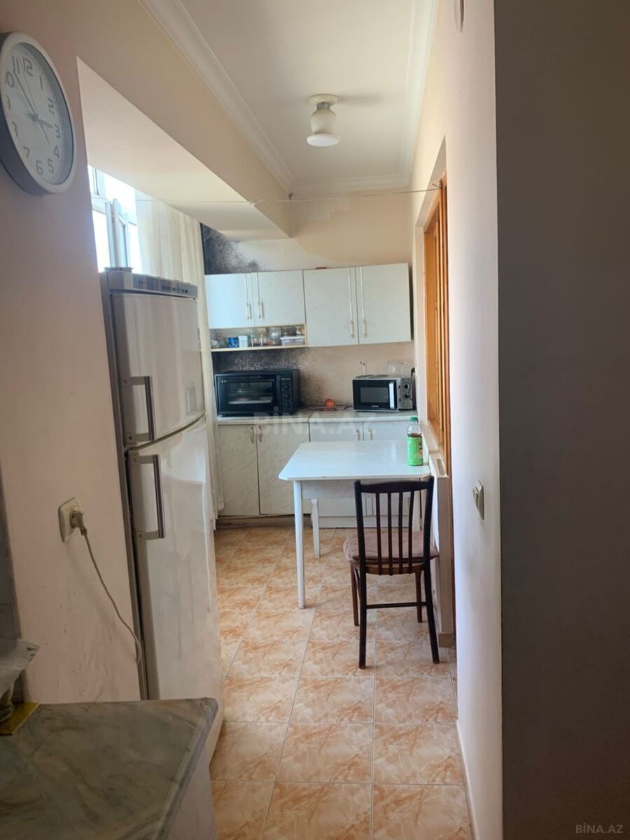 3 otaqlı Köhnə tikili, Qara Qarayev m., Bakı