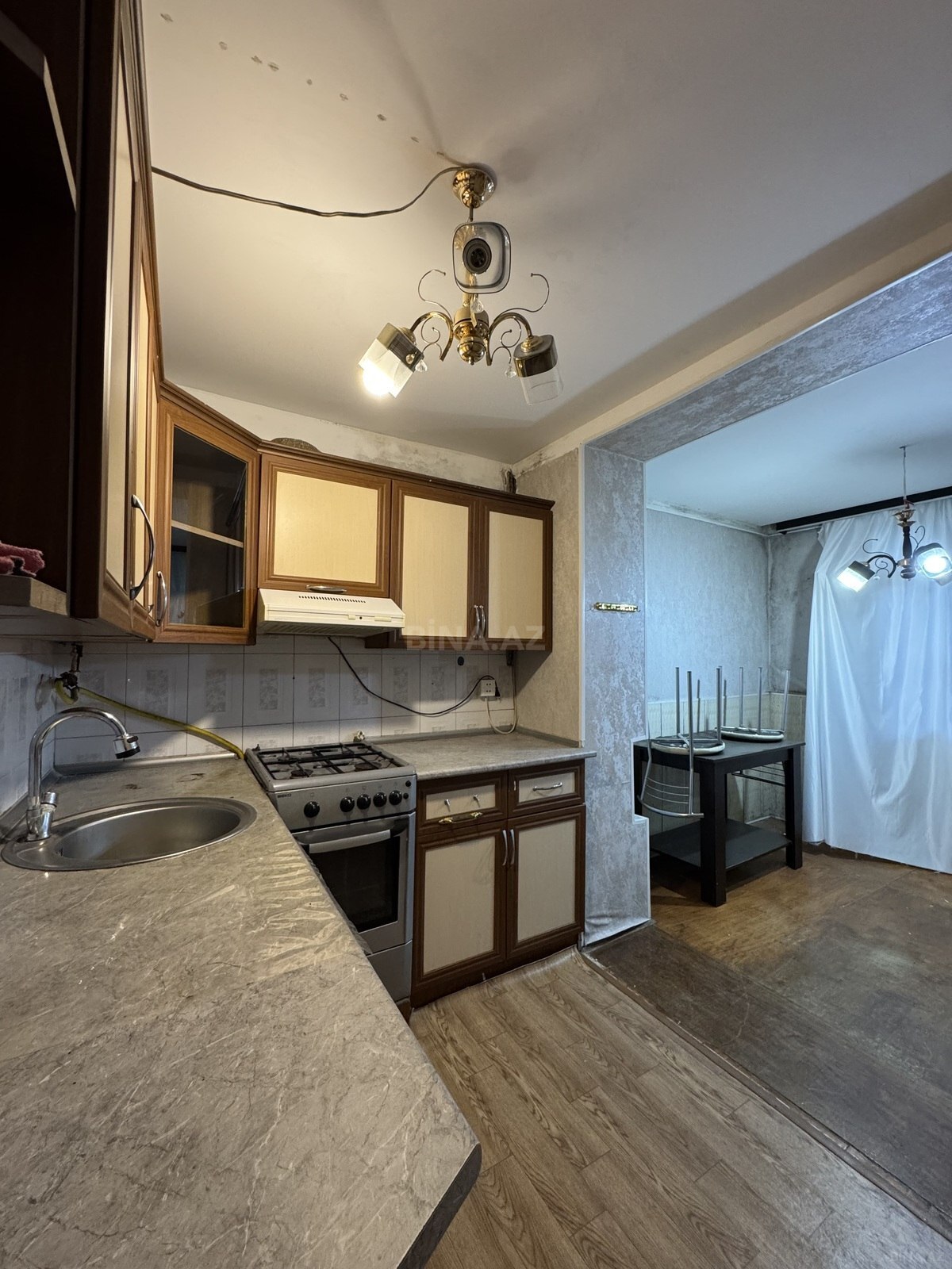 3 otaqlı Köhnə tikili, Elmlər Akademiyası m., Bakı