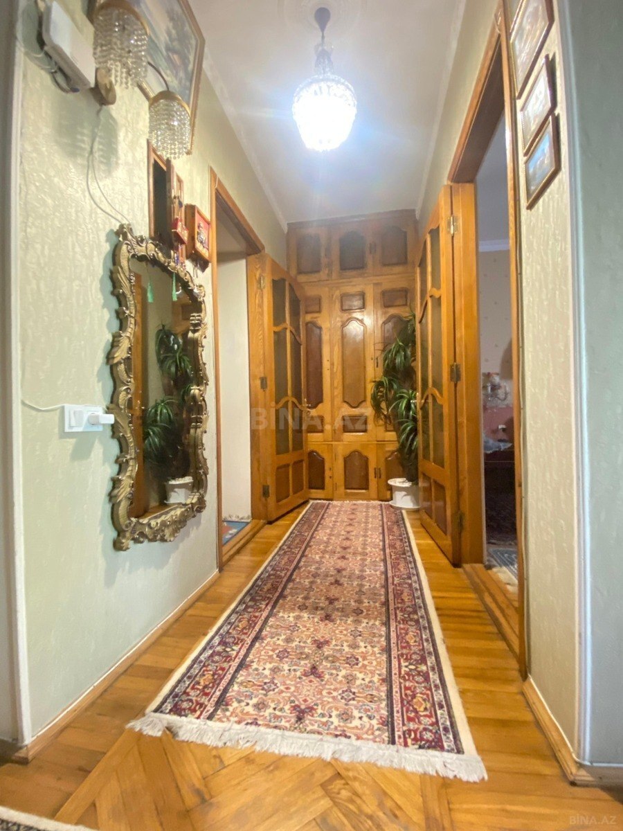 3 otaqlı Köhnə tikili, Qara Qarayev m., Bakı