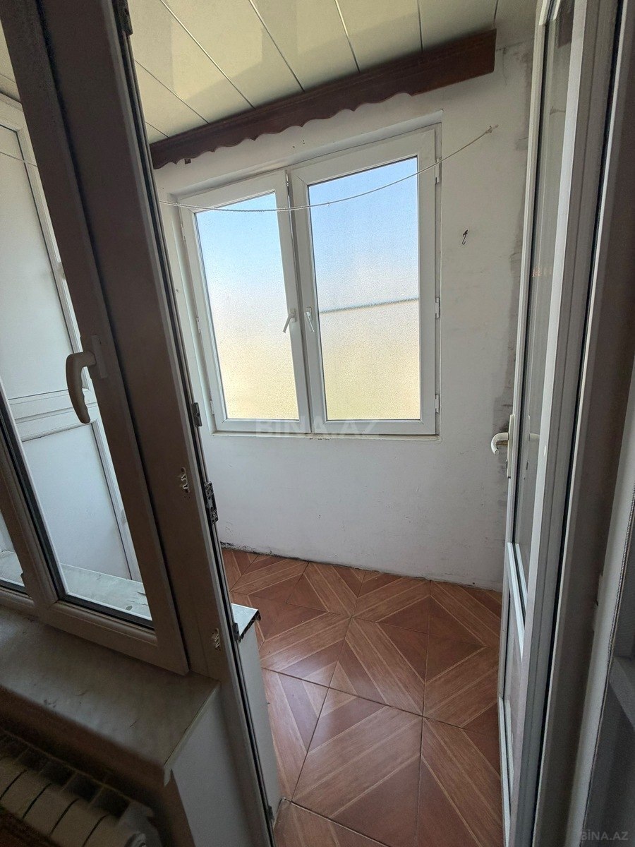 3 otaqlı Köhnə tikili, Bakıxanov q., Bakı
