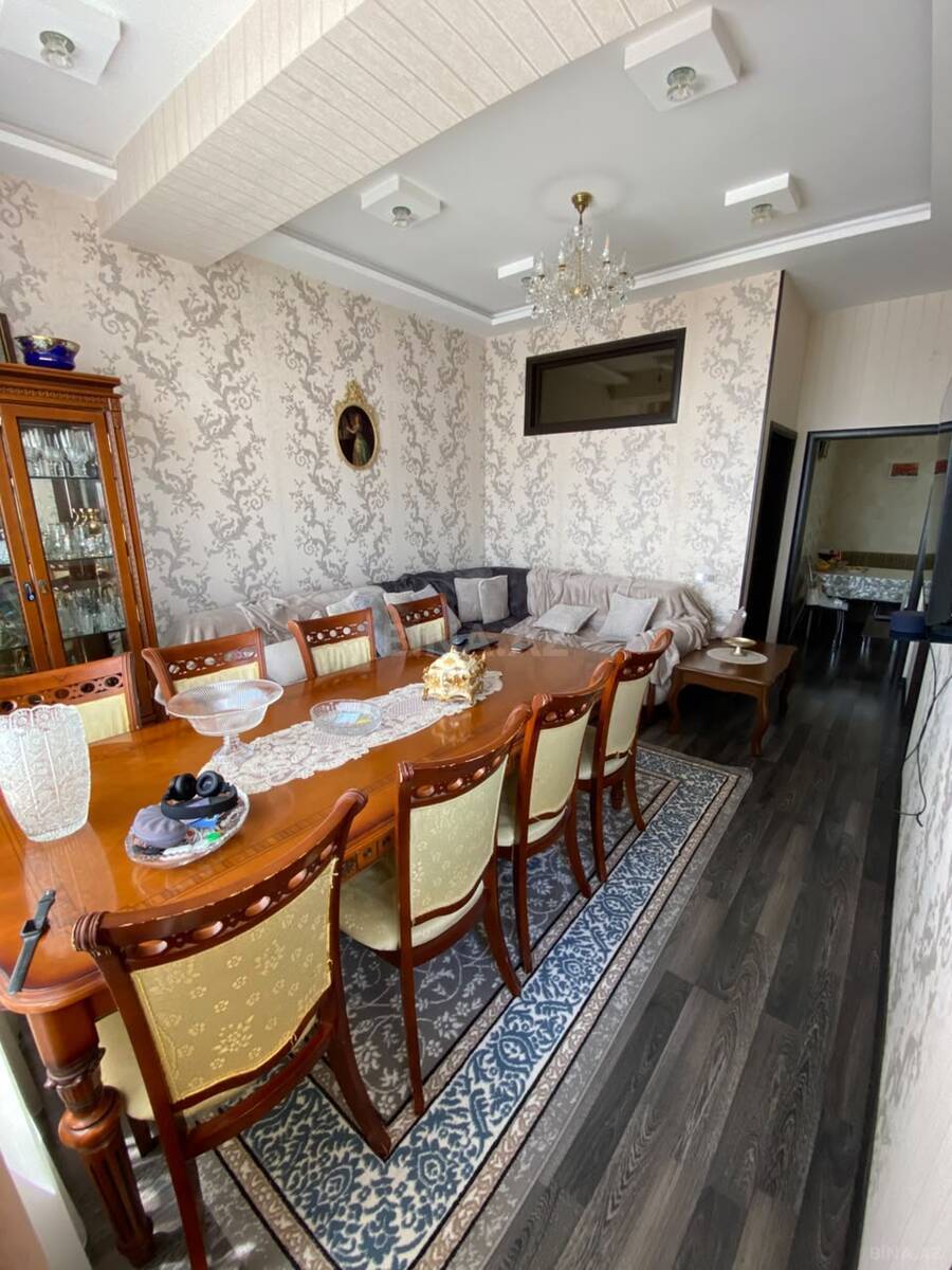 3 otaqlı Yeni tikili, 8-ci mikrorayon q., Bakı