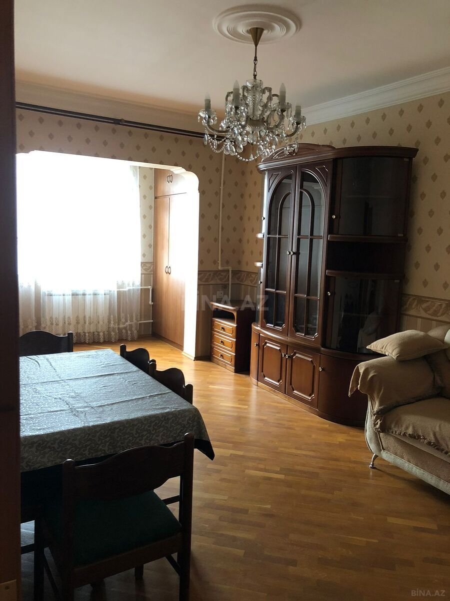 3 otaqlı Köhnə tikili, Şah İsmayıl Xətai m., Bakı